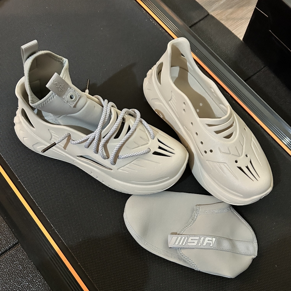 Men's Athletic Shoes - Cream